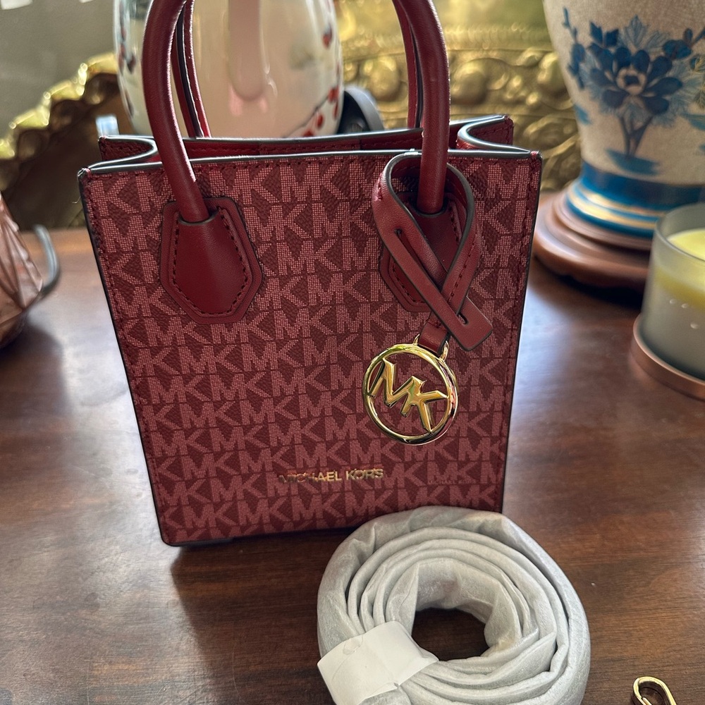 Michael Kors Mercer Xtra Small - NWT